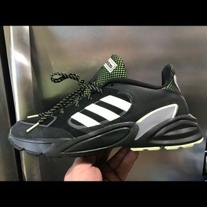 adidas New! 90s Valasions Men’s Sneaks! NWT